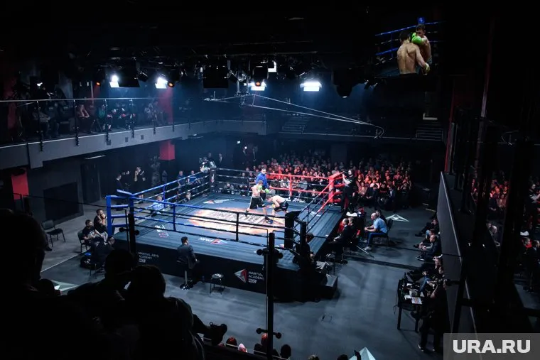 Оба боксера ранее уже пытались завоевать титул — Абдуллаев потерпел поражение два года назад, а Линарес — в мае прошлого года