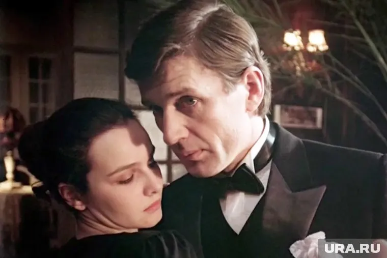 Природное обаяние и харизма Александра Абдулова притягивало множество женщин