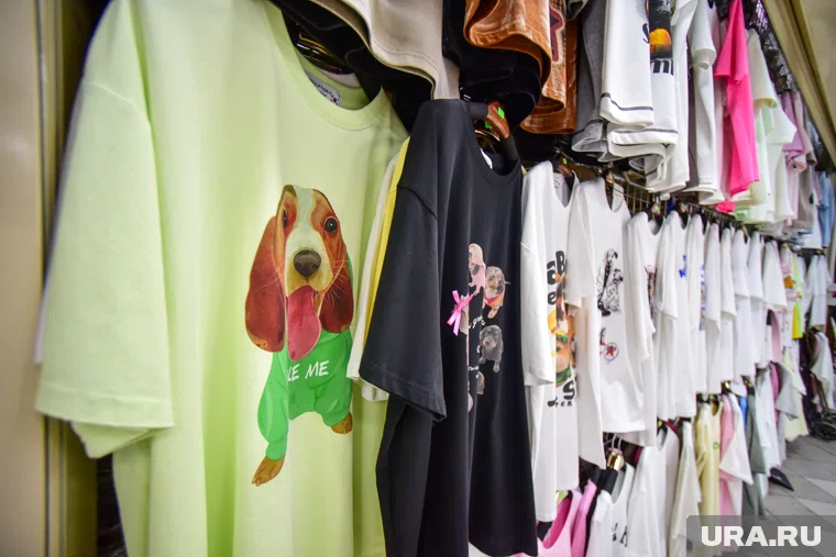 В Кургане магазин одежды и обуви съехал из здания в центре города