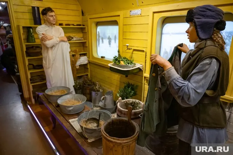 В поезде солдатам выдавали чистую и продезинфицированную одежду