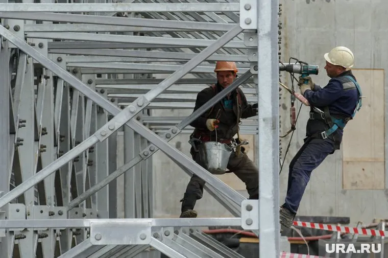Строители стадиона попали в поле зрение полиции