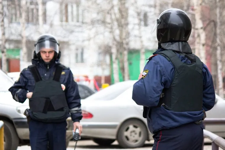 Захват заложников. Нижневартовск., полиция, оцепление, мвд