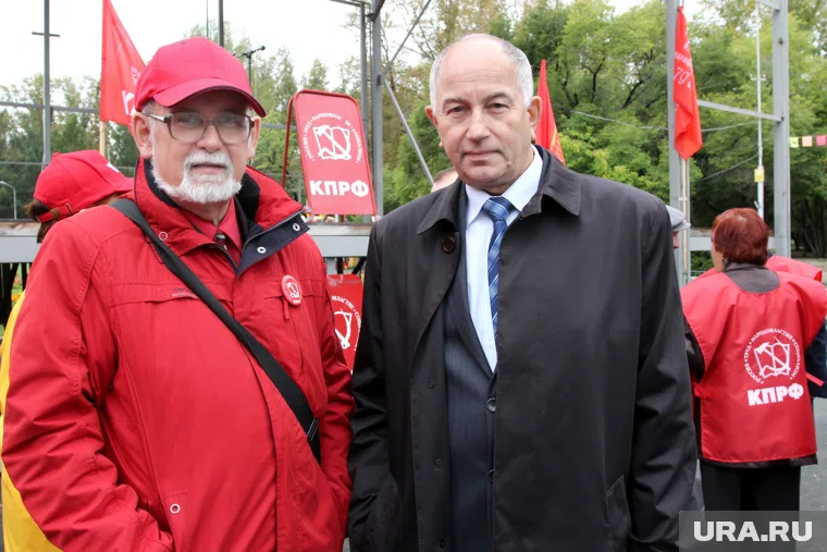 Иван Евгенов (справа) искренне считает, что в новой Облдуме только два оппозиционера - он и Василий Кислицын