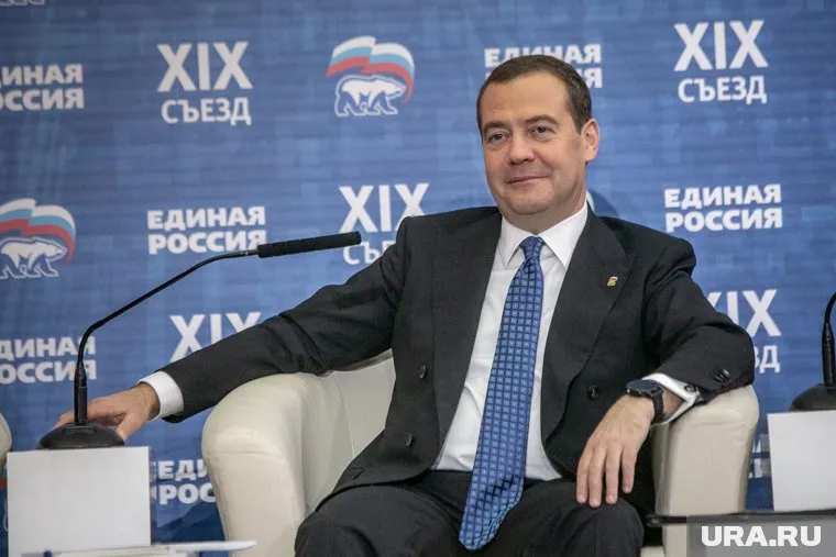 Дмитрий Медведев заявил об отставке правительства через несколько часов после выступления Владимира Путина