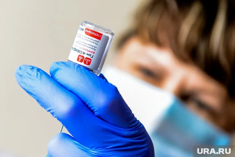 Ожидавшие разморозки вакцины пациенты обвинили медиков в неорганизованности