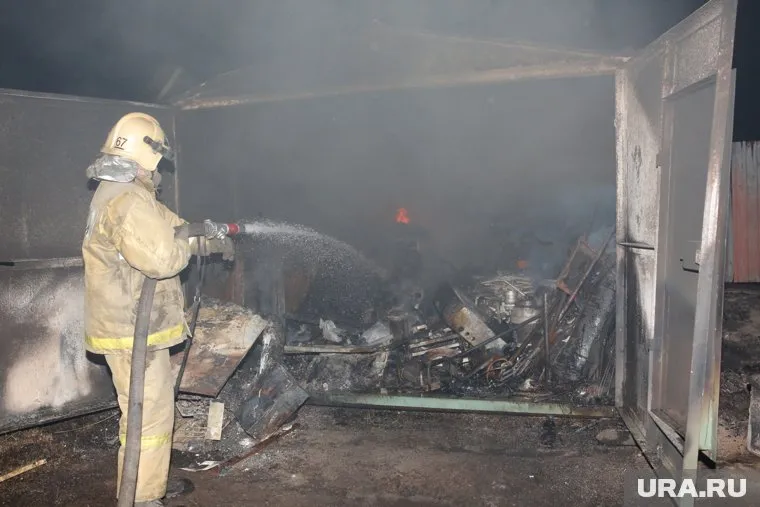 В сгоревшем здании в Ханты-Мансийске пожарные нашли тело 15-летней девочки