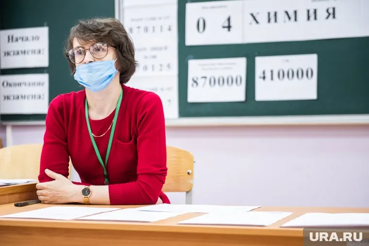 Родителям и учителям рекомендовали носить маски в закрытых помещениях