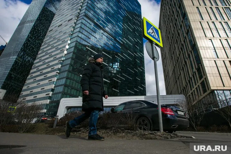 Власти решили сэкономить на производстве дорожных знаков