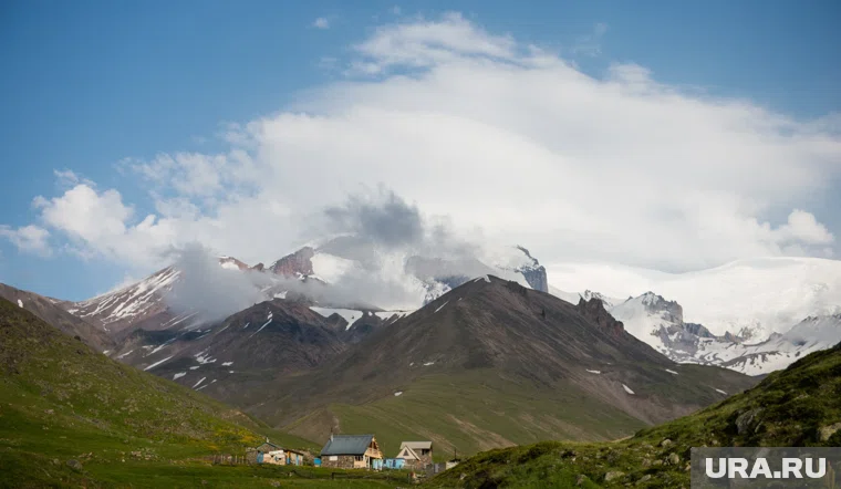 Один из альпинистов повредил ногу при спуске с Эльбруса