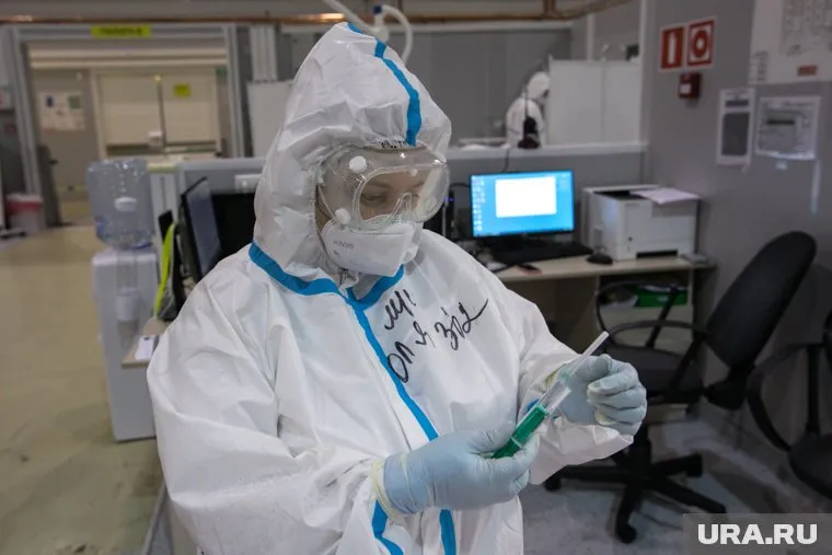 По прогнозам, инфицированный «Омикроном» сможет заразить до 11 человек