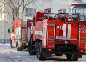 В Кургане пожарные спасли семь человек из горящей пятиэтажки