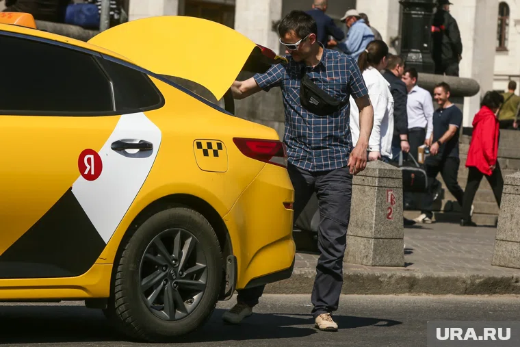 Таксисты смогут получать разрешение на работу в регионах проживания, а не по месту прописки