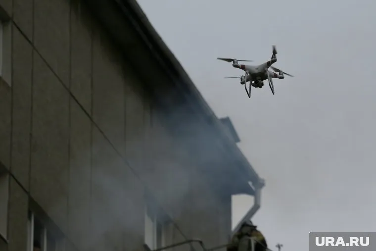 В результате падения дрона было повреждено несколько автомобилей