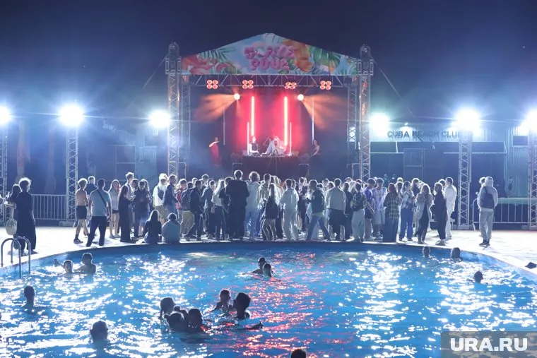 Вечеринка прошла на пляже Cuba-Cuba