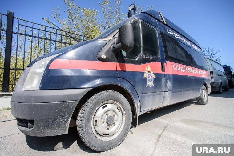 Следователи изъяли вещдоки на месте убийства женщины