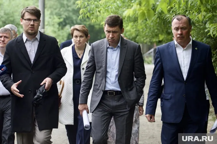 Евгению Куйвашеву (по центру) понравилась презентация Павла Зубакина (слева)