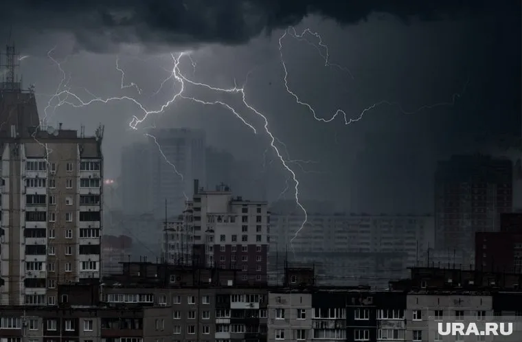 Раскаты грома напугали челябинцев