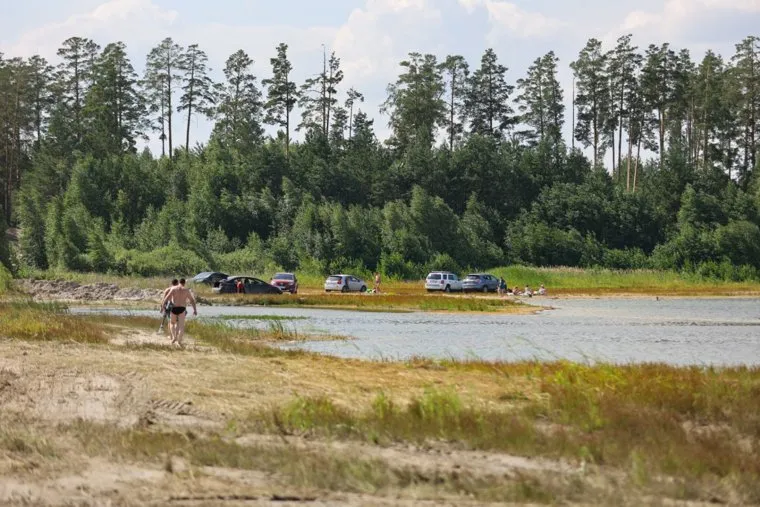 Пляж Голубые озера. Курган