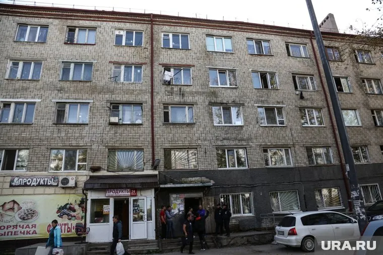 От падения со второго этажа мальчика спас случайный прохожий