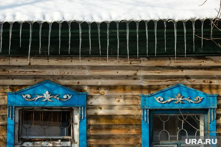 Дачный дом находится на берегу реки