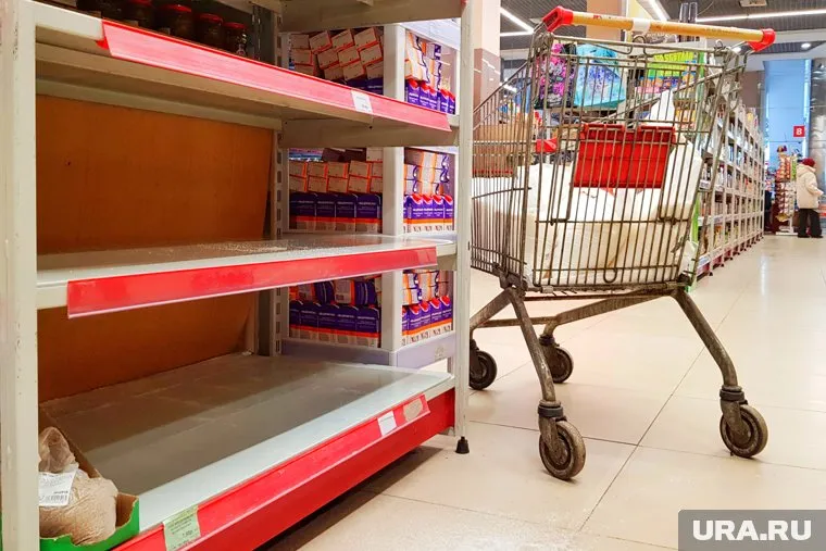 Магазины стараются запастись продуктами на 60 дней