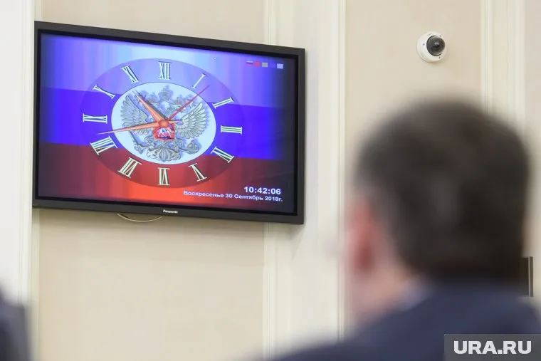 По мнению автора инициативы, перевод часов повлияет на здоровье россиян и поможет экономить внушительные суммы