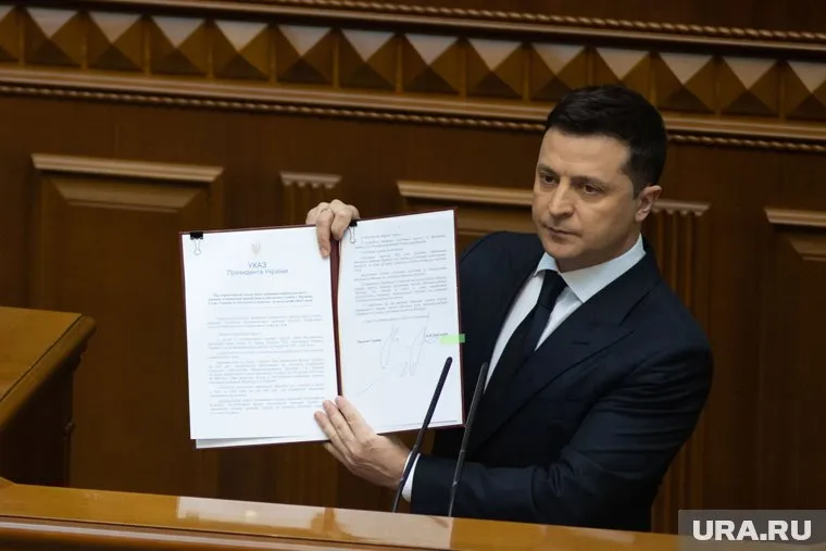 Владимир Зеленский может подписать договор с Россией, если на него надавит НАТО