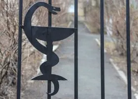 Персонал курганской больницы просит президентских выплат