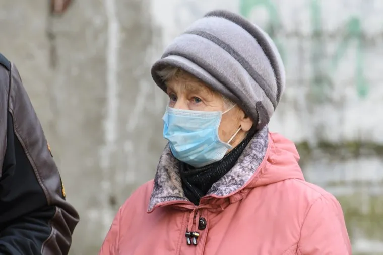 Работа следователей в сгоревшем доме на улице Омская. Екатеринбург