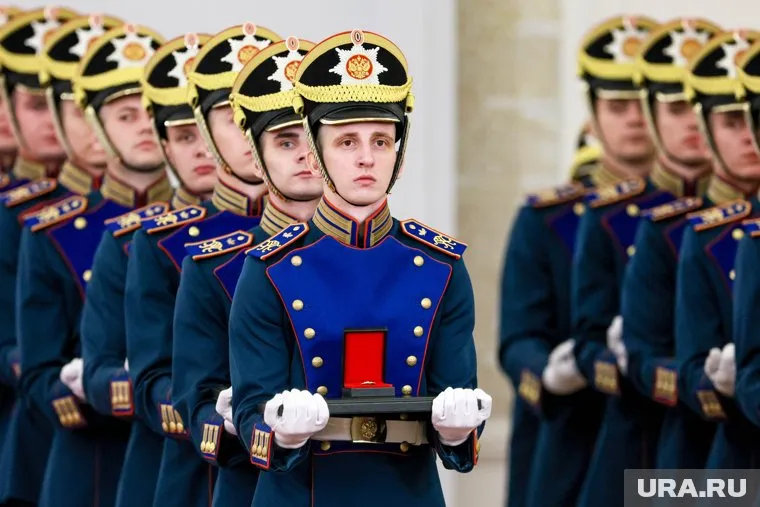 Путин наградил почетных россиян государственными премиями