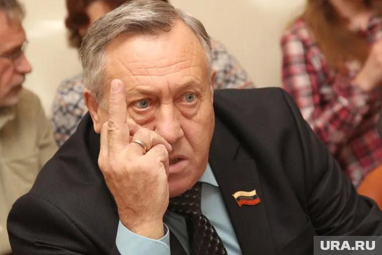 Депутат Михаил Костюсов устроил скандал на Думе Зауралья