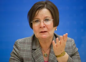 Мандат Фечиной официально отложат в долгий ящик