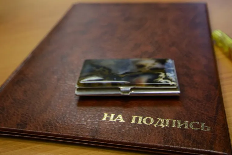 Андрей Соболев. Интервью. Екатеринбург., документы, папка на подпись