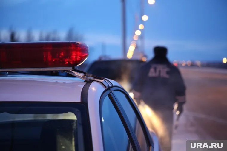 Сотрудники ГИБДД разбираются в обстоятельствах аварии в Сосновском районе