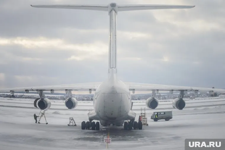 Экипаж Як-42 принял решение приостановить взлет