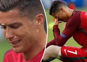 «Роналду, ты плачешь?» Мотылeк, севший на лицо футболисту, становится звездой интернета