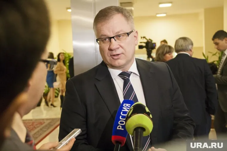 Глава Ямальского района показал свои помидоры