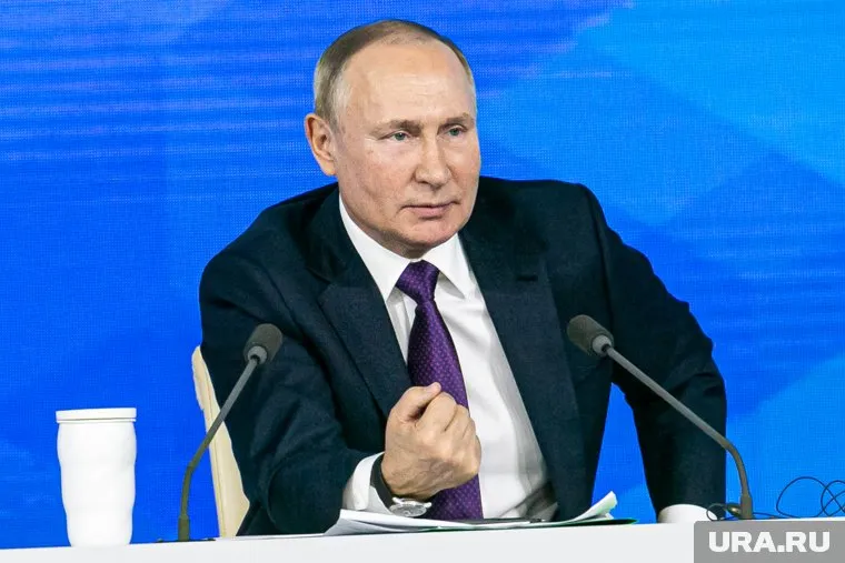 Владимир Путин и Эммануэль Макрон обсудили ситуацию на Украине