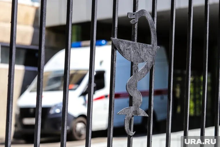 Глава депздрава следит за ремонтом диспансера (архивное фото)