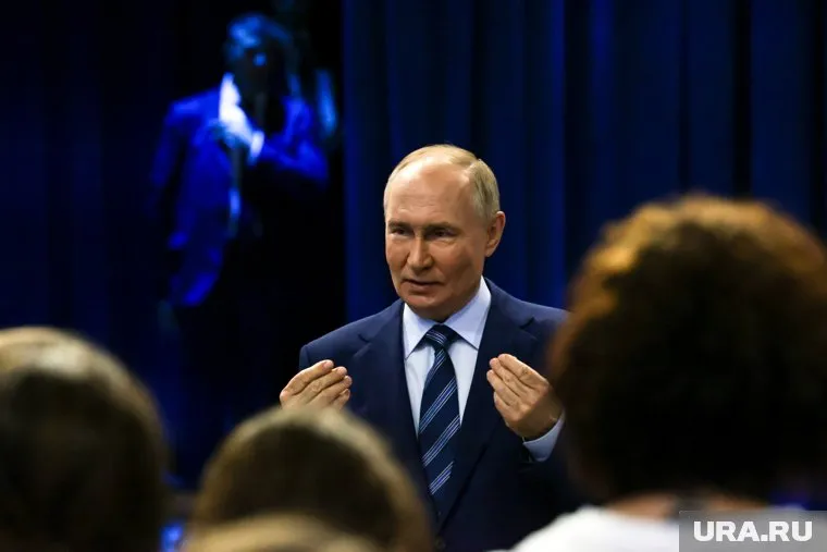 Владимир Путин отметил, что Александр Хинштейн способен наладить работу с жителями Курской области