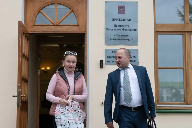 Жильцы дома возле свердловской филармонии на подают обращение к Николаю Цуканову. Екатеринбург, шелков антон, шелкова елена