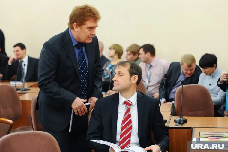Когда Елистратов (слева) вручит уведомление Параничеву (справа), неизвестно