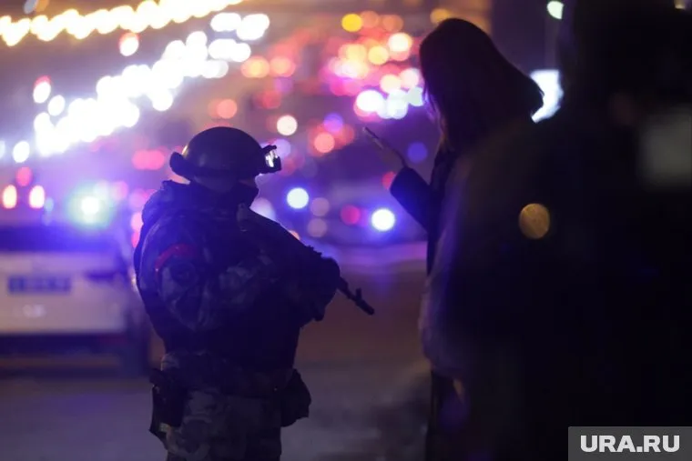 СОБР начал операцию в здании