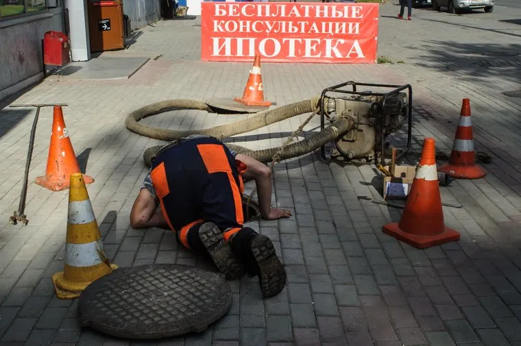 Виды Екатеринбурга, новостройка, новое жилье, люк какнализации, ипотека, рабочий, слесарь, консультация, ремонтные работы, покупка квартиры