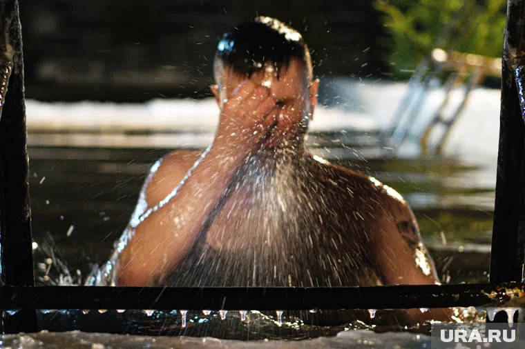 Россиян призвали отказаться от алкоголя в крещенскую ночь