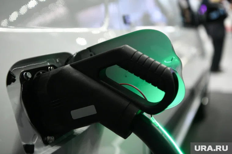 По Крымскому мосту с 3 ноября запретят проезд электромобилей и гибридов