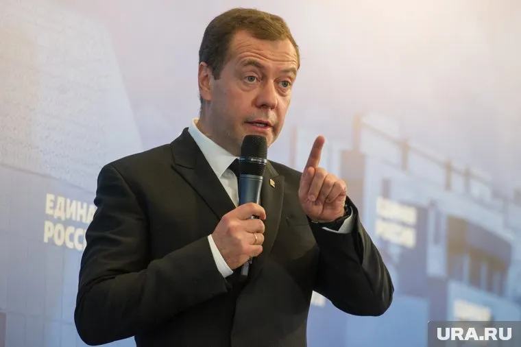 Дмитрий Медведев призвал готовиться к приходу роботов на рабочие места