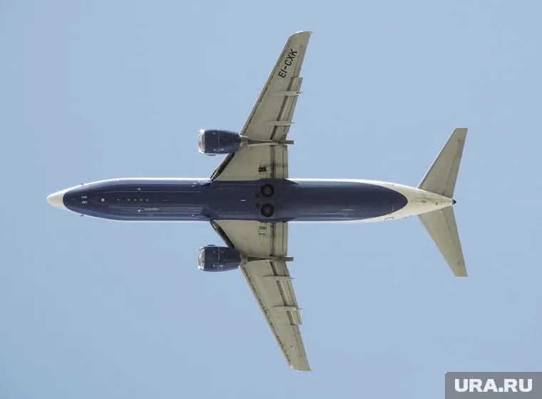 Лайнер упал в море около острова Ява