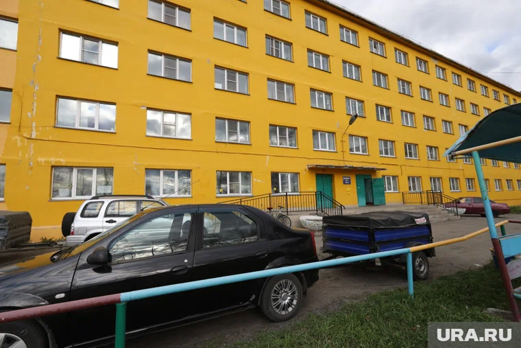 В КГСХА огородили одно из пустующих общежитий