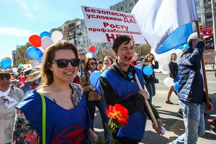 Первомайская демонстрация профсоюзов и "Единой России". Тюмень, первомай